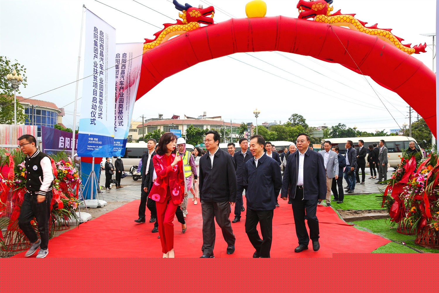 嘉賓領(lǐng)導(dǎo)入場_副本.jpg